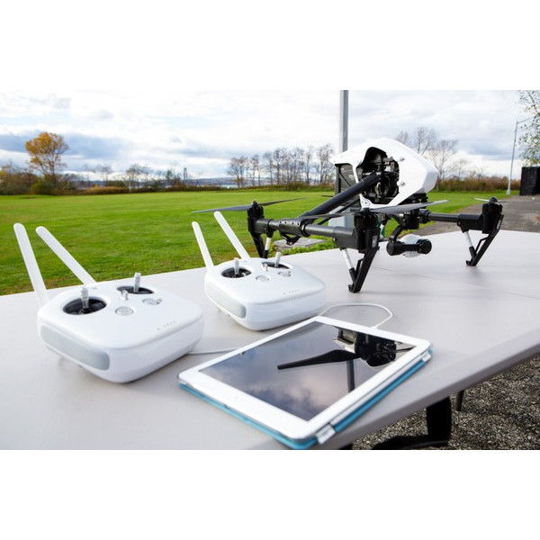 Квадрокоптер DJI Inspire 1 с 4K видеокамерой (2 пульта)